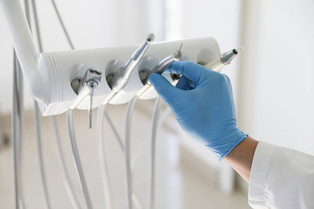 Professional Emergency Dentist technician working in Pasadena, MD